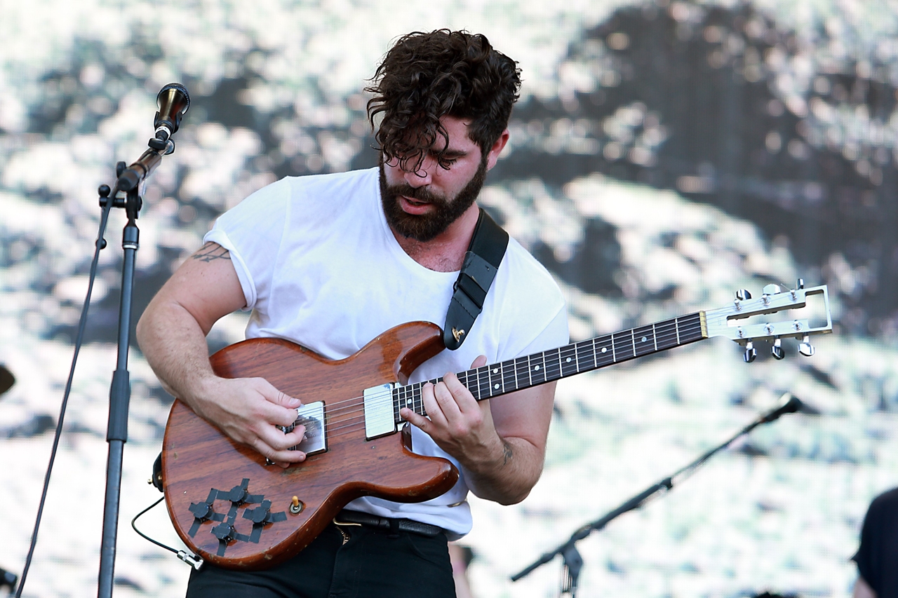 O vocalista Yannis Philippakis durante show do Foals no Panorama Festival de 2016, em Nova York