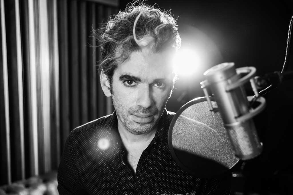 O cantor e compositor Max de Castro