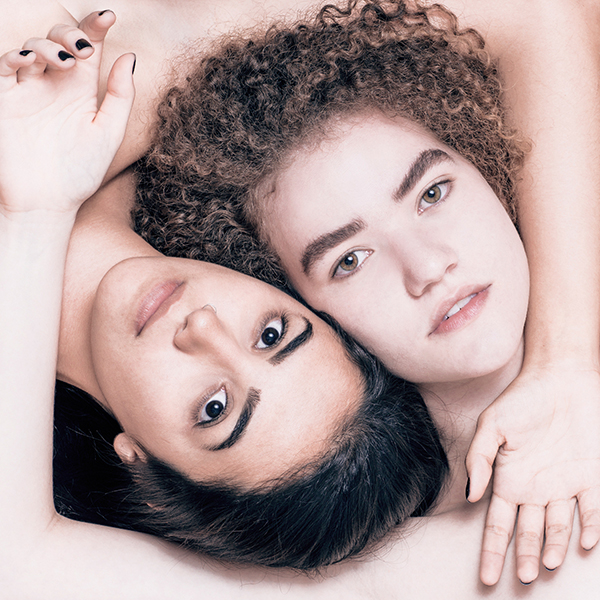 Capa do disco de estreia,m autointitulado, da dupla Anavitória