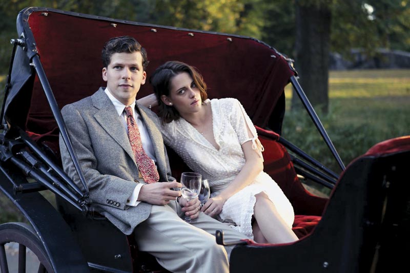 Eisenberg e Kristen em amor retrô. Cranston (à dir.): agente infiltrado