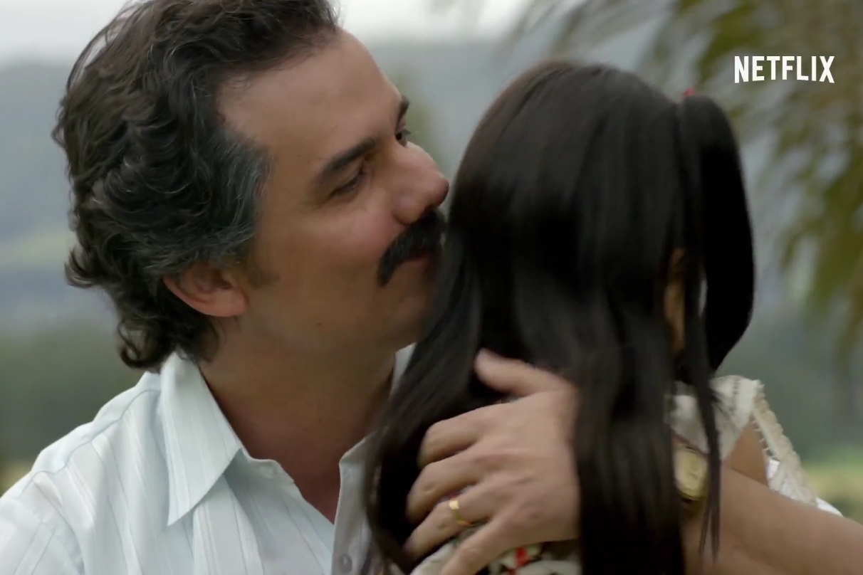 Wagner Moura dando vida a Pablo Escobar no trailer da segunda temporada de Narcos