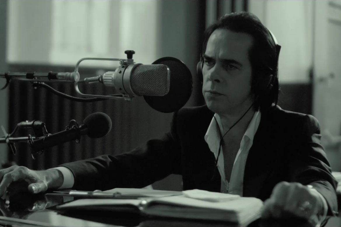 Nick Cave em trecho do clipe de “Jesus Alone”, extraído do filme  One More Time With Feeling, que acompanha o disco Skeleton Tree (2016)