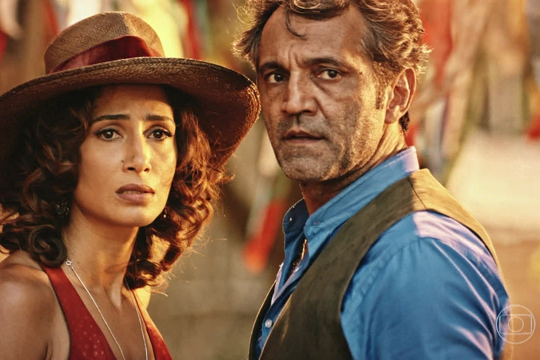 Camila Pitanga (vivendo Tereza) e Domingos Montagner (interpretando Santo) em cena da novela Velho Chico, da TV Globo