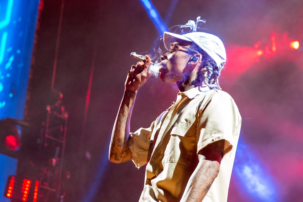 O rapper norte-americano Wiz Khalifa em show da turnê The High Road (2016) em Los Angeles, nos Estados Unidos