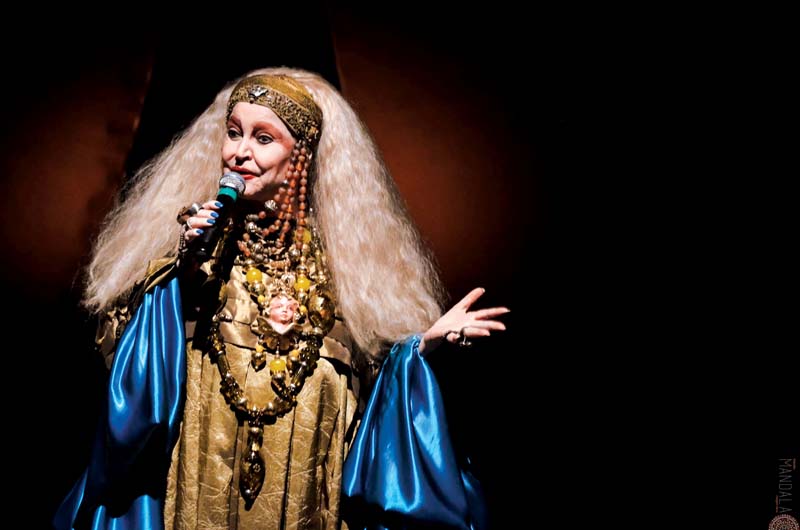 Elke ao vivo, no palco, onde se sentia em casa