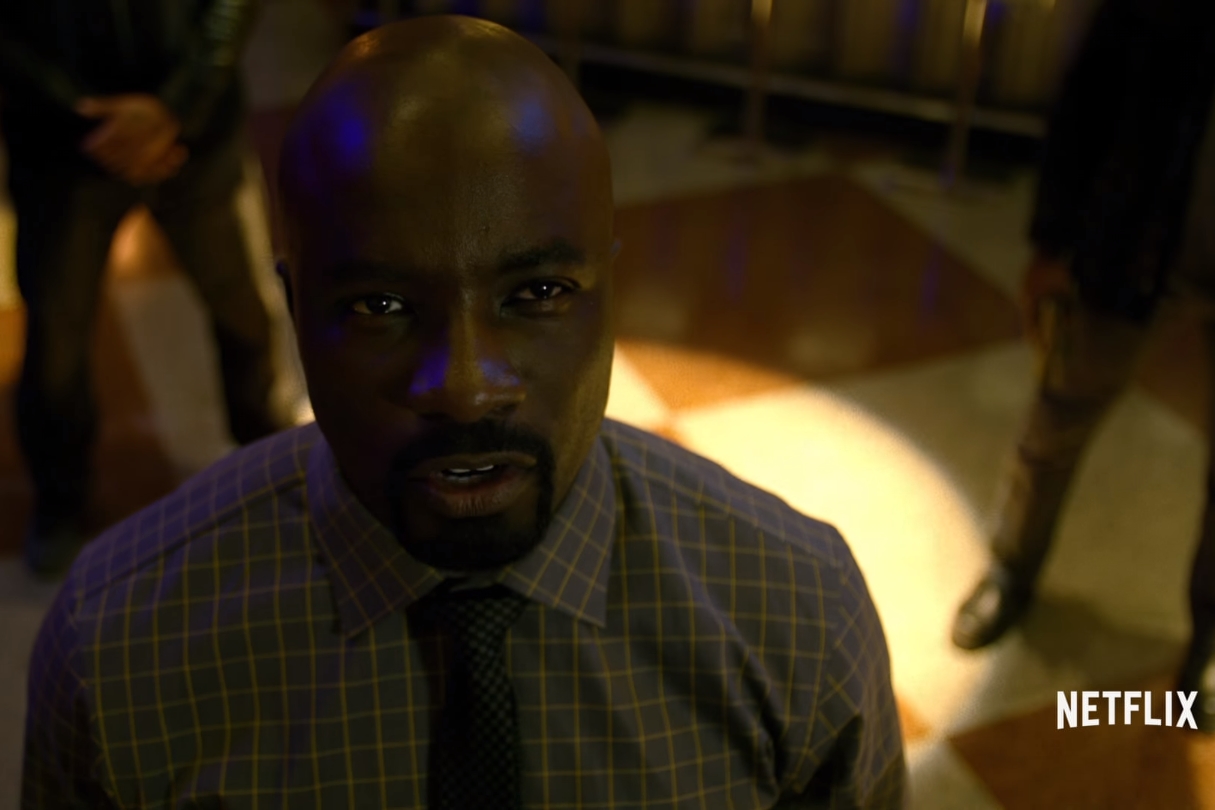 Luke Cage em cena de teaser da série Marvel's Luke Cage