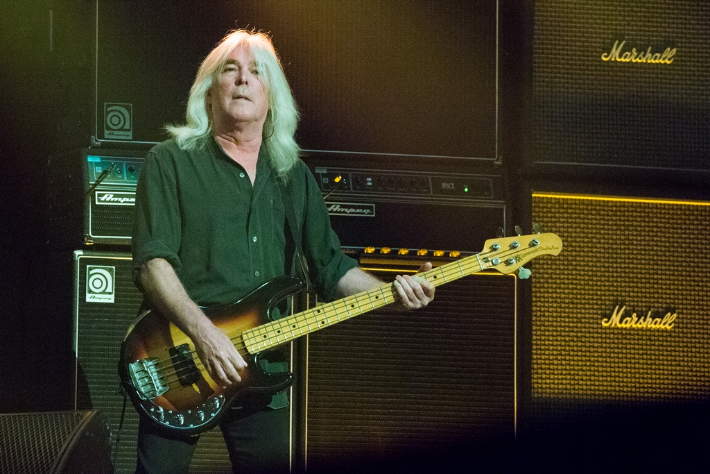 O ex-baixista do AC/DC, Cliff Williams durante show em 2016