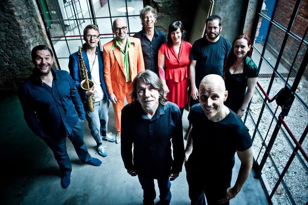 Lenine e a orquestra de Martin Fondse