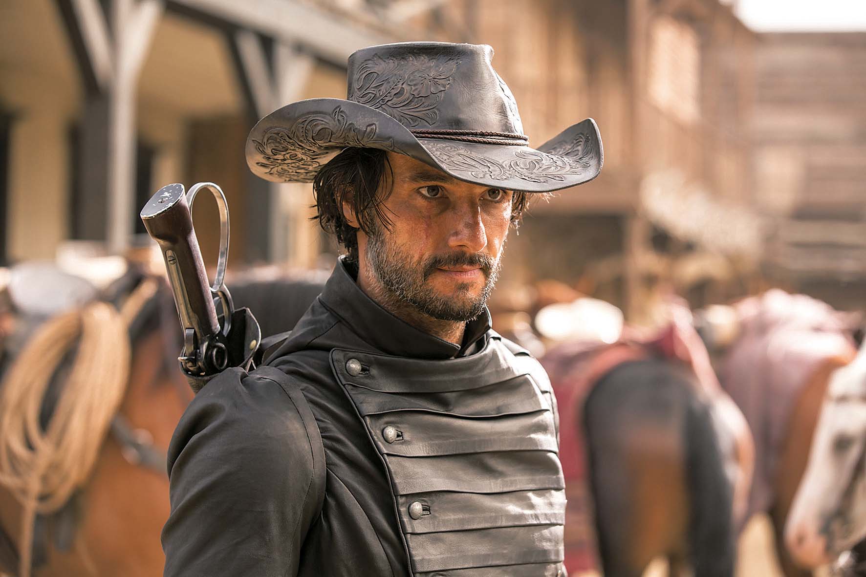GATILHO RÁPIDO  Santoro como o fora da lei Hector Escaton, de Westworld