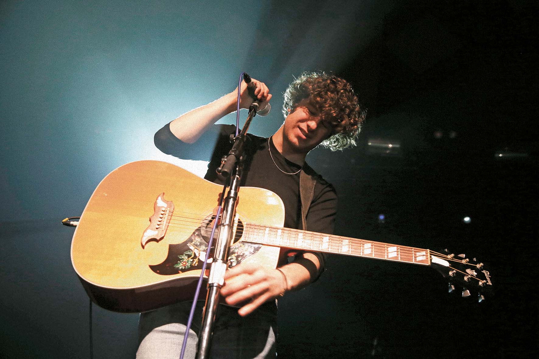 PALCO E ESTÚDIO  Luke Pritchard em show neste ano