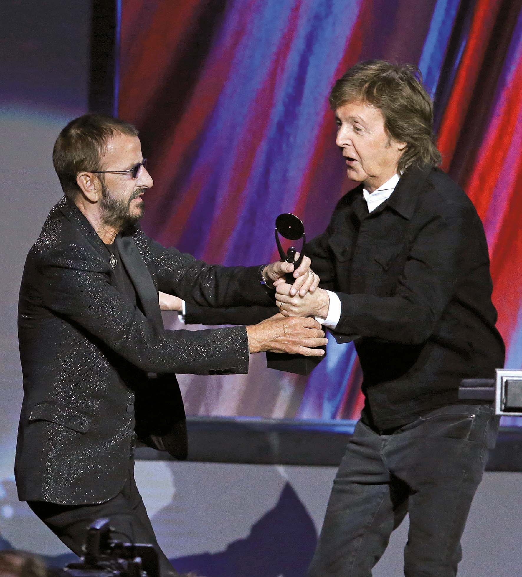 Ringo Starr segue como amigo fiel de Paul McCartney. Aqui, os dois estão juntos em 2015, em Cleveland, durante a cerimônia do Hall da Fama do Rock and Roll