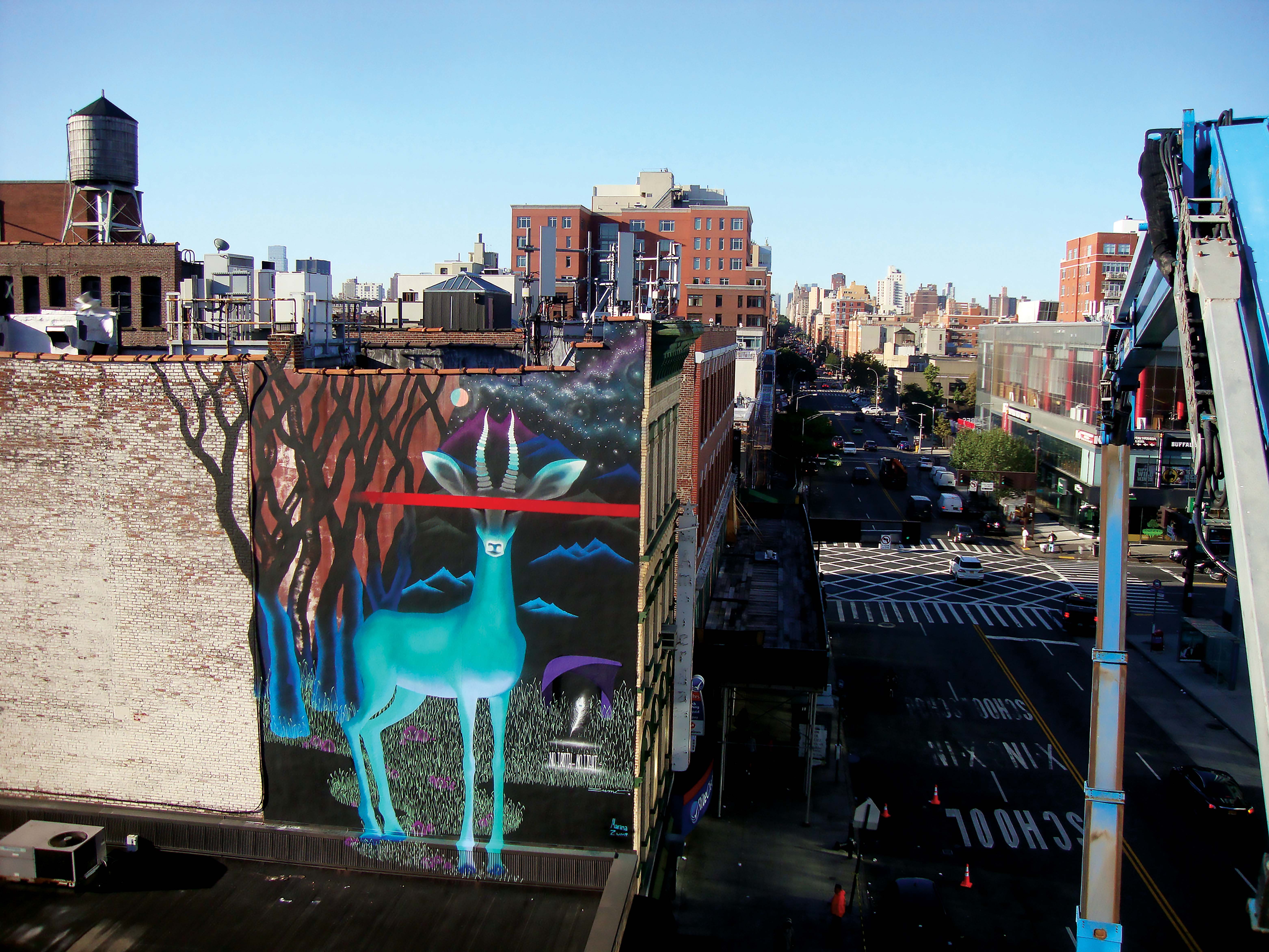 PELO MUNDO  Primeira obra em que Marina Zumi usou vermelho, feita em 2015 em um muro da cidade de Nova York, para uma campanha chamada Education Is Not a Crime