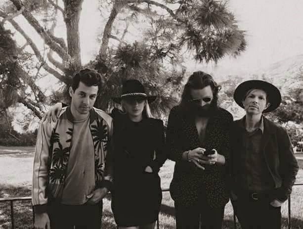 Mark Ronson, Lady Gaga, Beck e Father John Misty em foto do encarte do disco Joanne (2016)