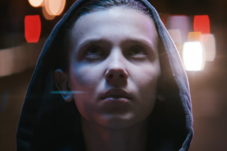 Millie Bobby Brown no clipe de "Find Me", do duo Sigma em parceria com a cantora Birdy