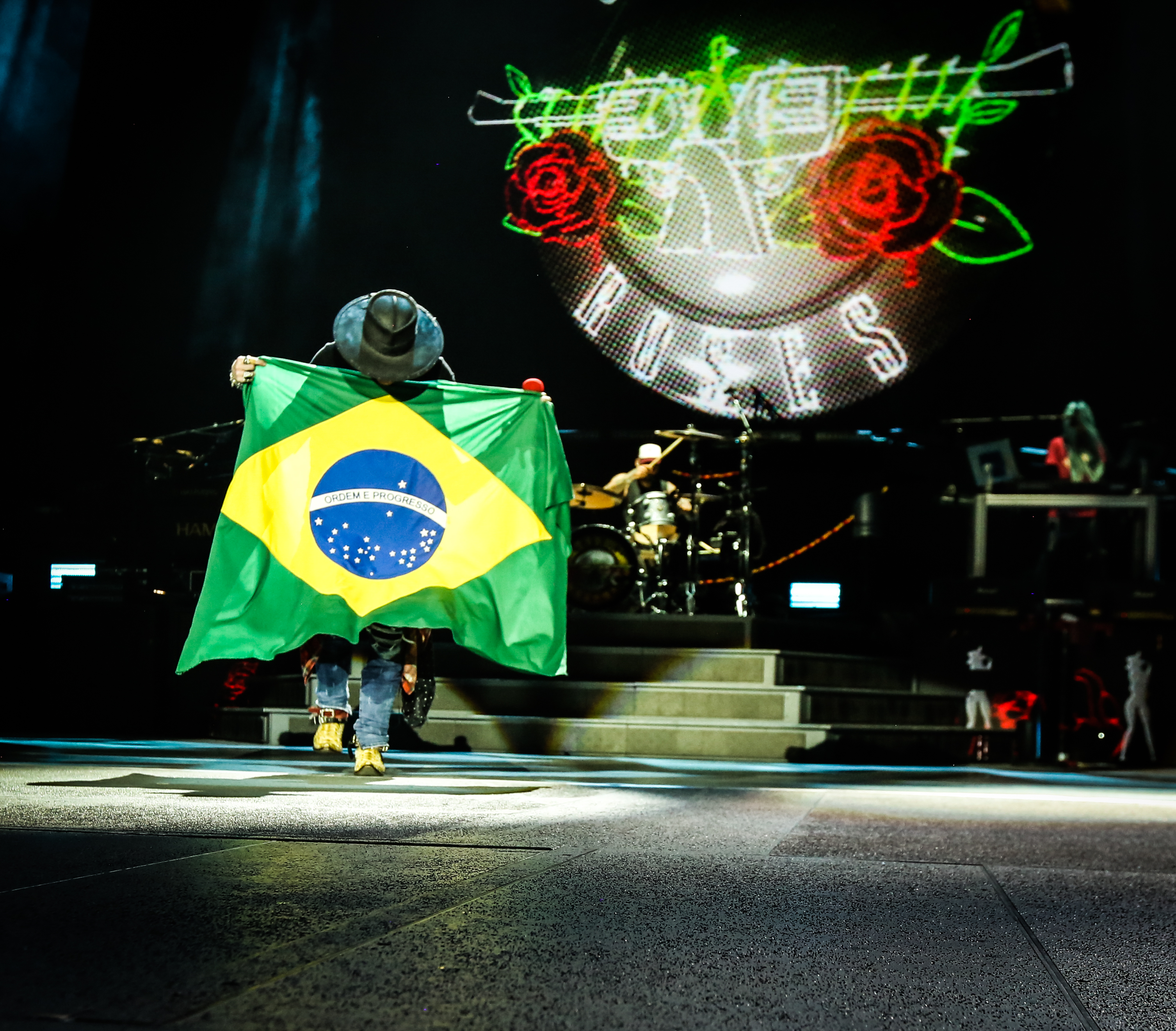 Guns N' Roses em apresentação nesta terça-feira, 8, no Estádio Beira-Rio, em Porto Alegre.