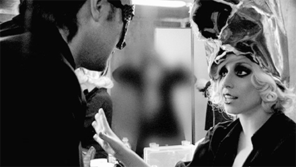 Cena de Francesco Vezzoli: Les Ballets Russes Italian Style (The Shortest Musical You Will Never See Again) (2009), com Lady Gaga