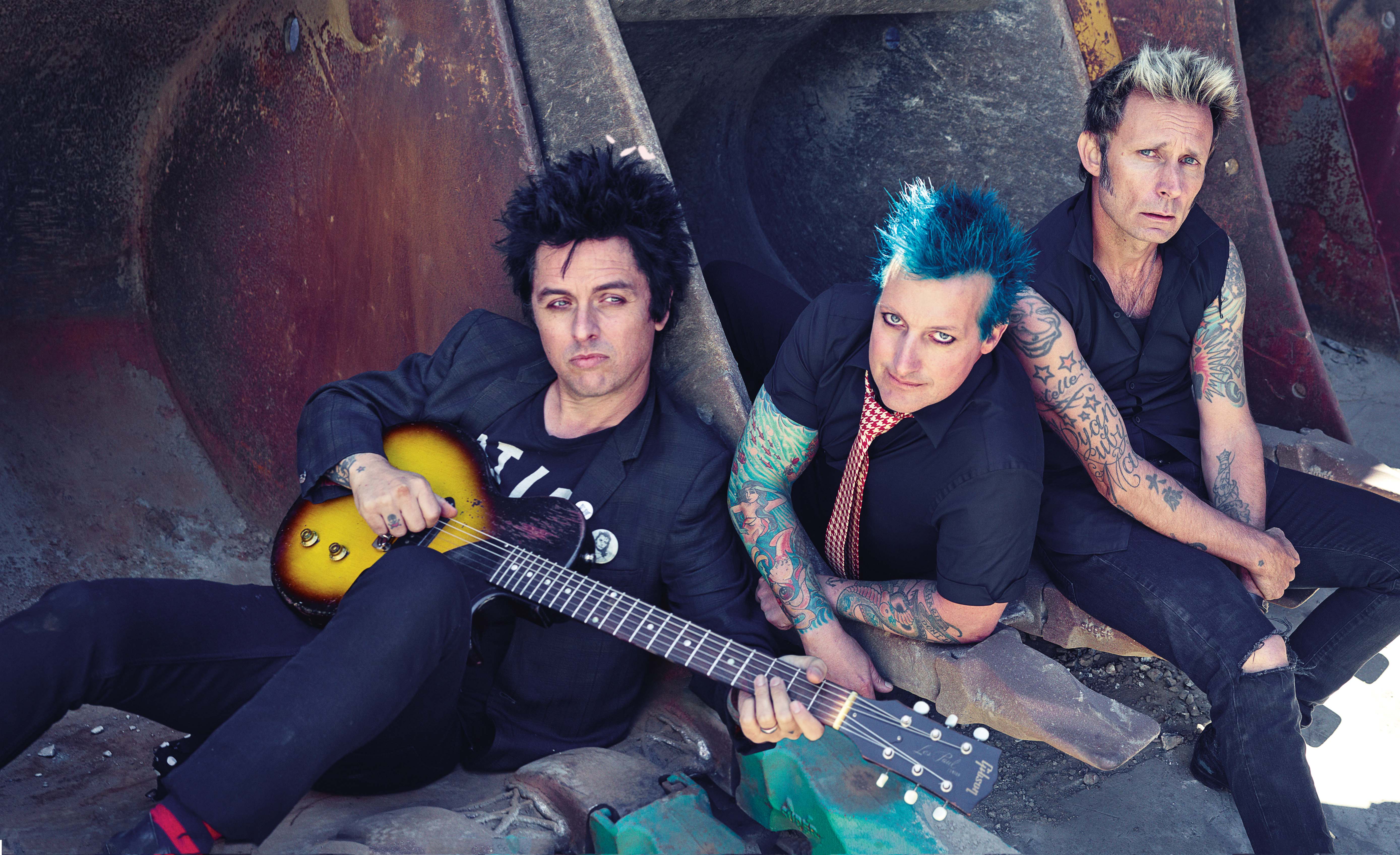 PRONTOS PARA A AÇÃO  O Green Day hoje (da esq. para a dir.): Billie Joe Armstrong, Tré Cool e Mike Dirnt, em Berkeley, Califórnia