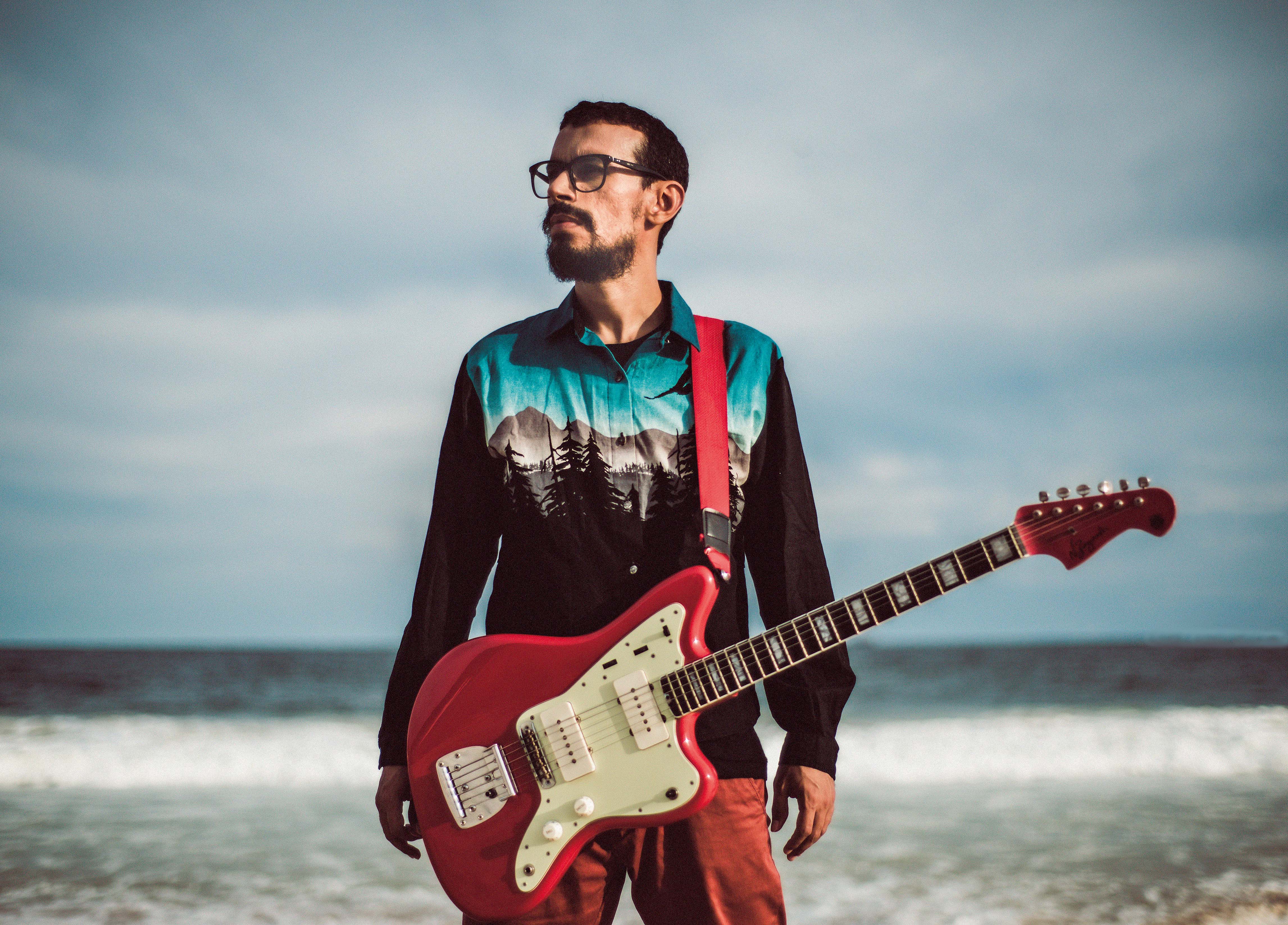 NA FUNÇÃO  Cordeiro trabalha em Transpyra, álbum cujo título alude ao xamanismo