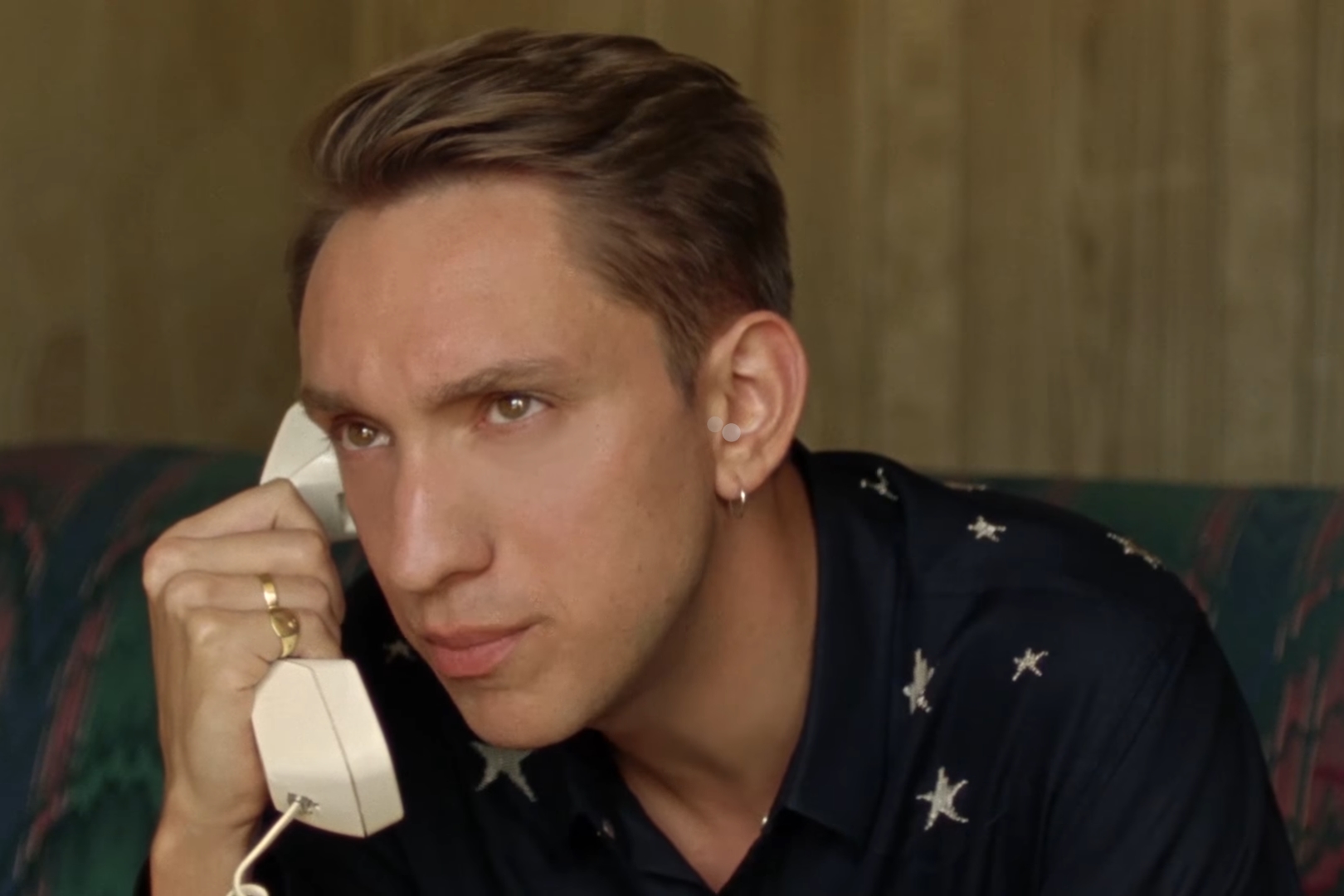 Cena do clipe de “On Hold” , do The xx