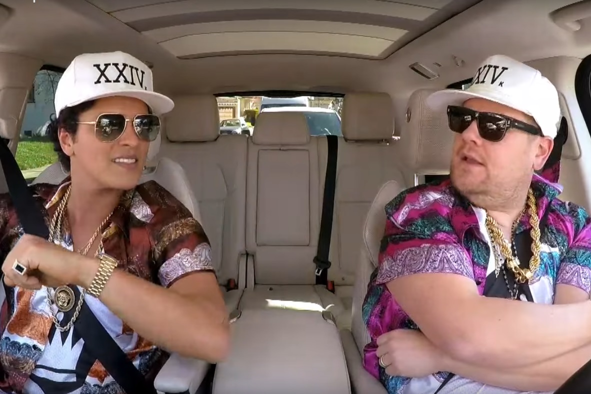 James Corden recebe Bruno Mars no quadro "Carpool Karaoke"