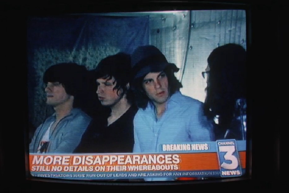 Cena do clipe de “Find Me”, do Kings of Leon