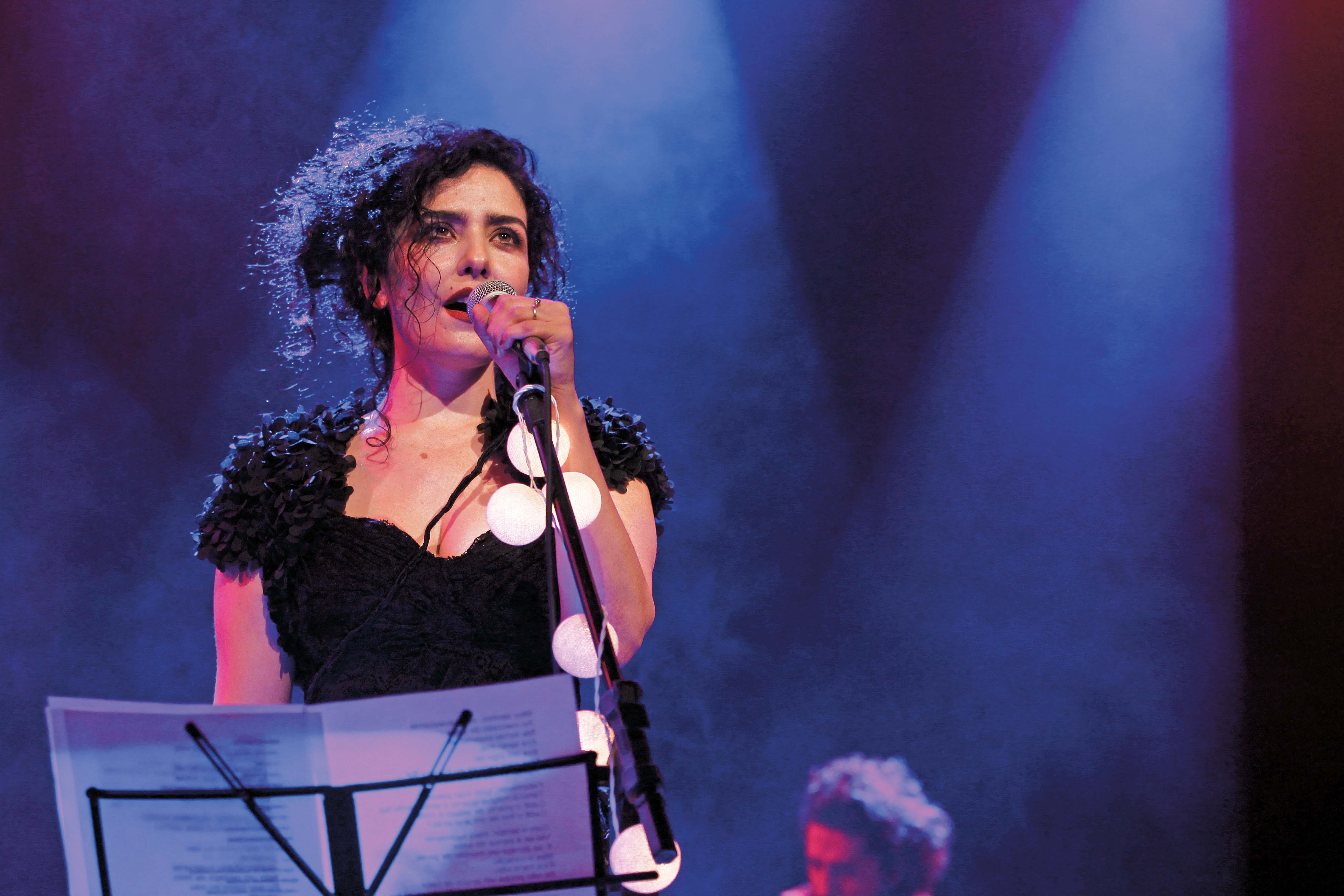 Letícia mantém veia teatral no trabalho como cantora