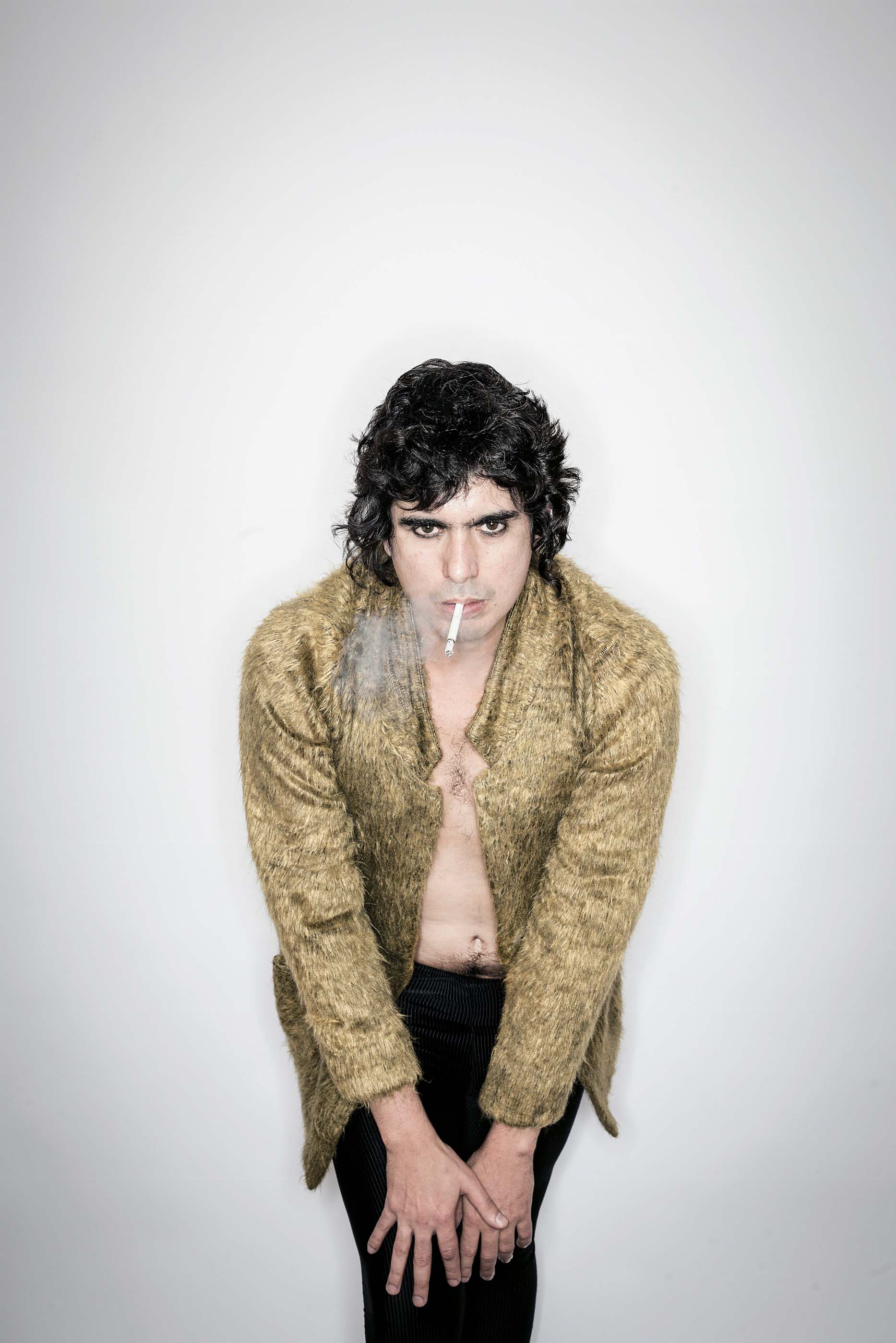 Doll é rock, mas também mostra porção acústica