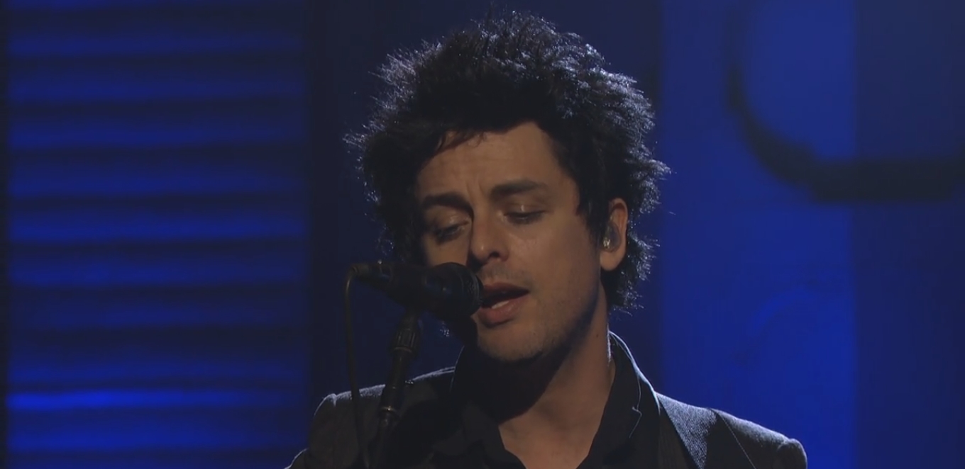 Billie Joe apresentando-se no programa Conan