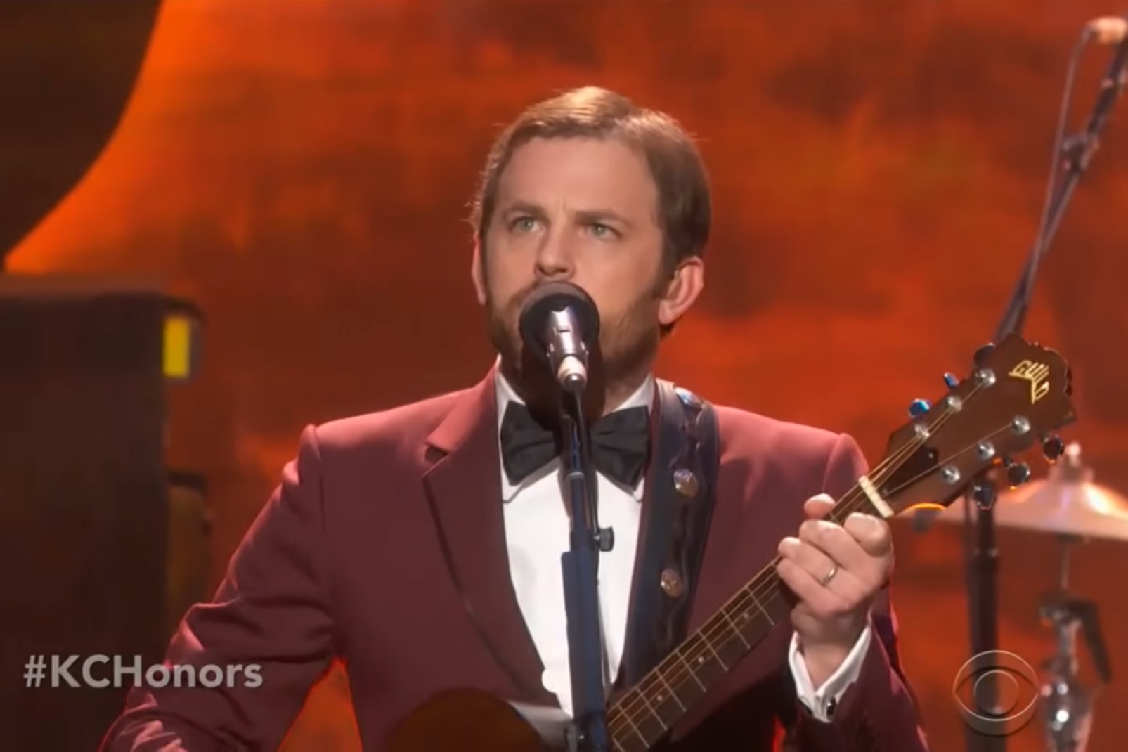 Kings of Leon em cena de vídeo que registrou a 39ª edição do Kennedy Center Honors, em 2016, homenageando o Eagles