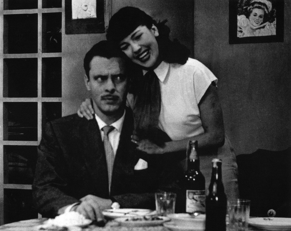 Wálter Forster e Vida Alves na novela Sua Vida Me Pertence, de 1951. Os dois protagonizaram o primeiro beijo da história da TV brasileira.