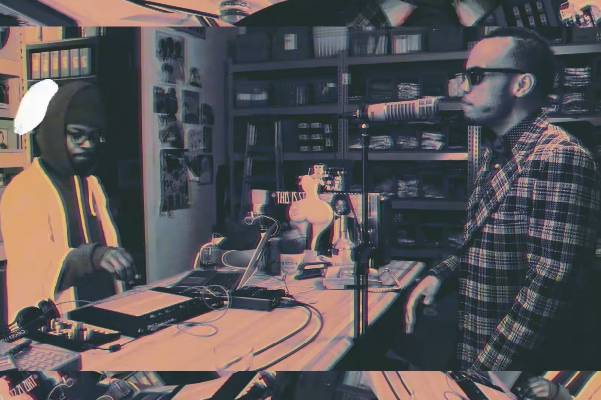 Anderson .Paak e Knxwledge em cena do clipe de “Sidepiece”, do projeto NxWorries