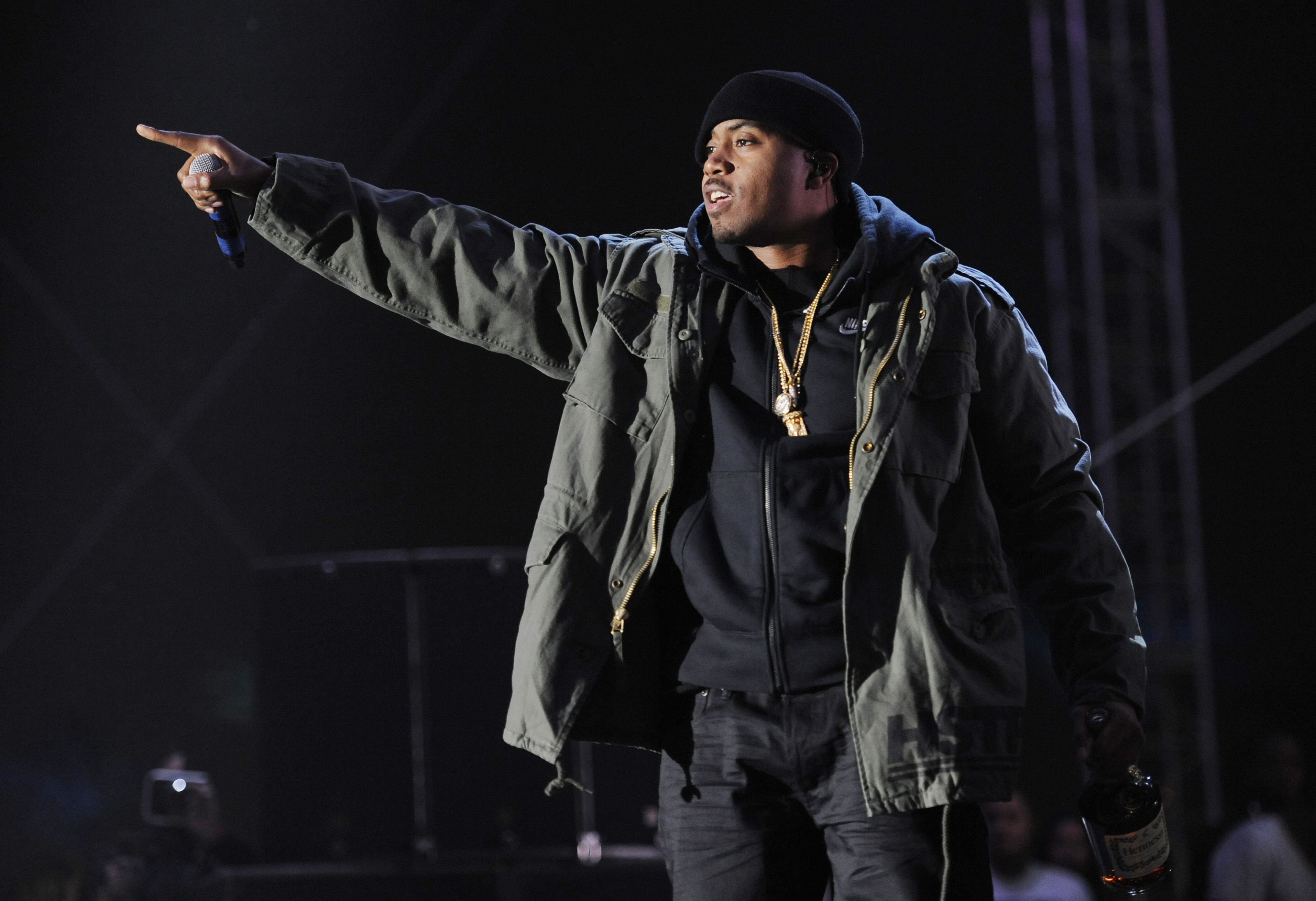 O rapper Nas durante show no festival Coachella de 2014, que aconteceu na Califórnia, Estados Unidos