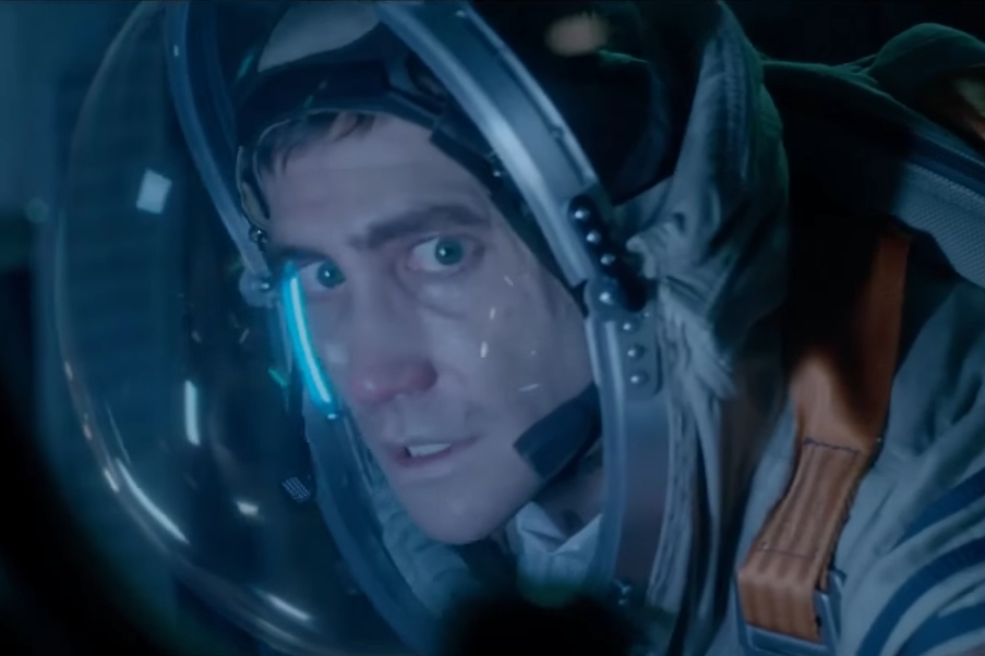 Jake Gyllenhaal em cena do trailer do filme Vida (2017)