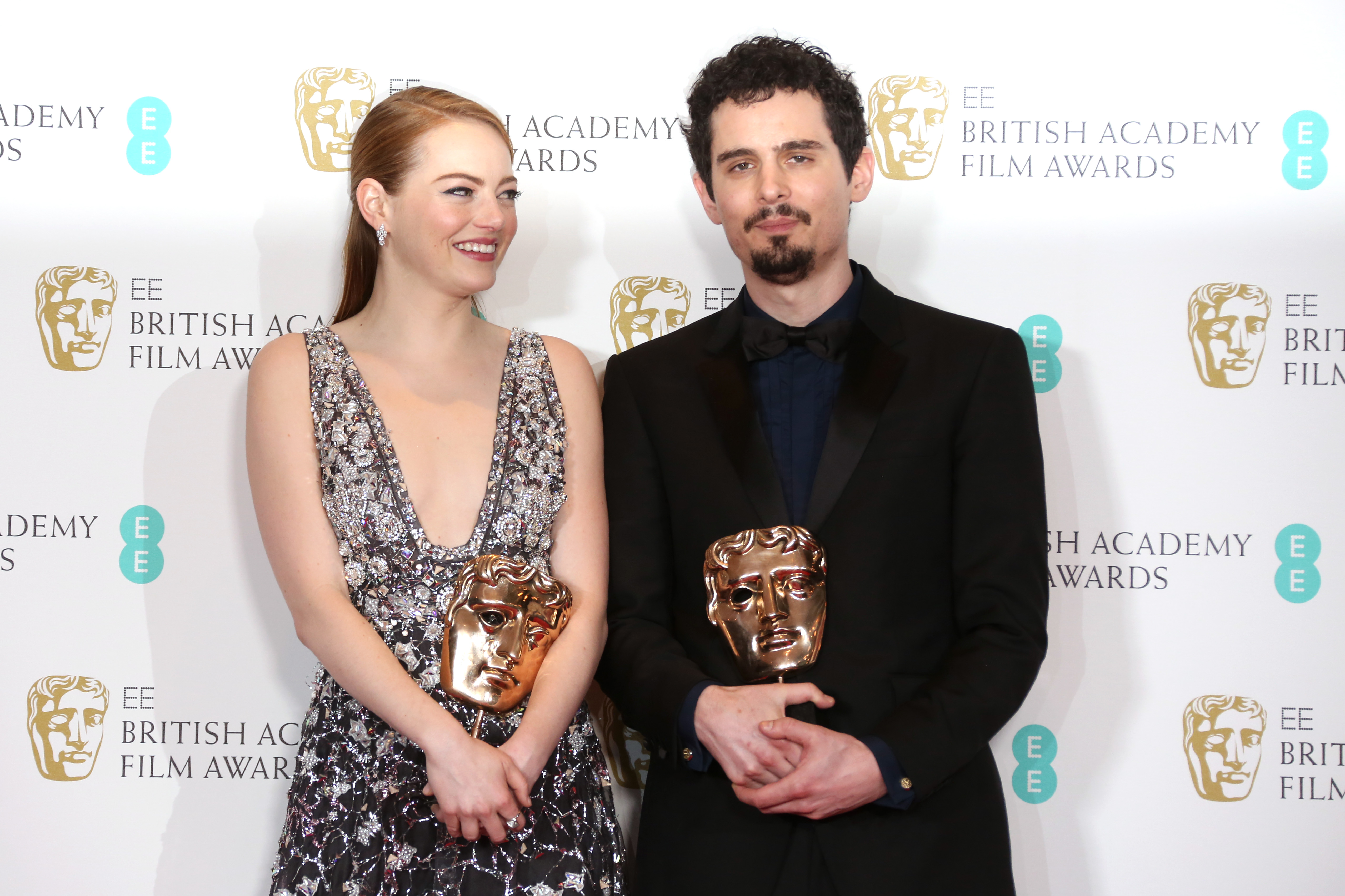 Emma Stone faturou o prêmio BAFTA de Melhor Atriz e Damien Chazelle o de Melhor Diretor, ambos por La La Land – Cantando Estações.