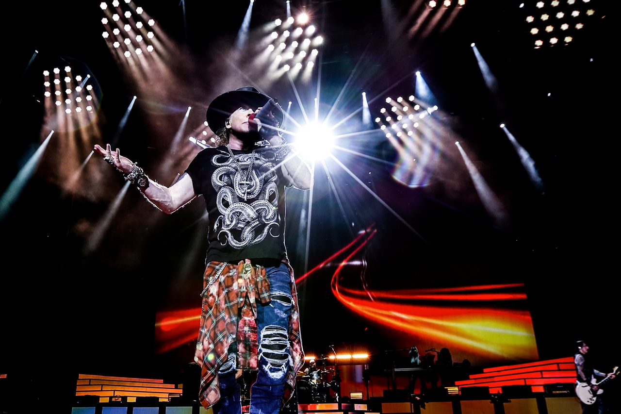 Axl Rose durante show da turnê de reunião do Guns N' Roses em Porto Alegre, em 2016