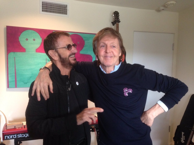 Paul McCartney e Ringo Starr em estúdio