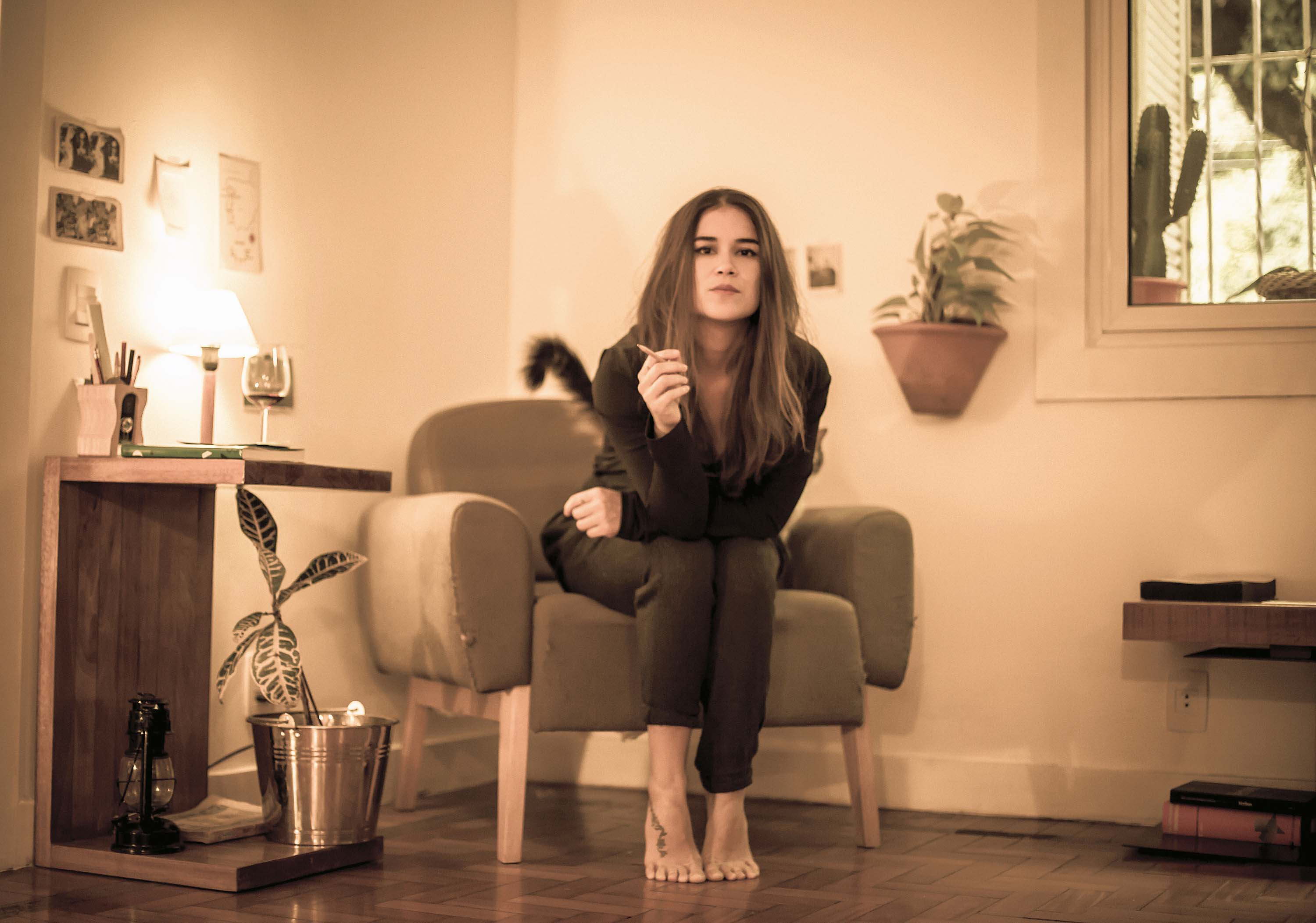 Fértil  A cantora estreou com trabalhos complementares