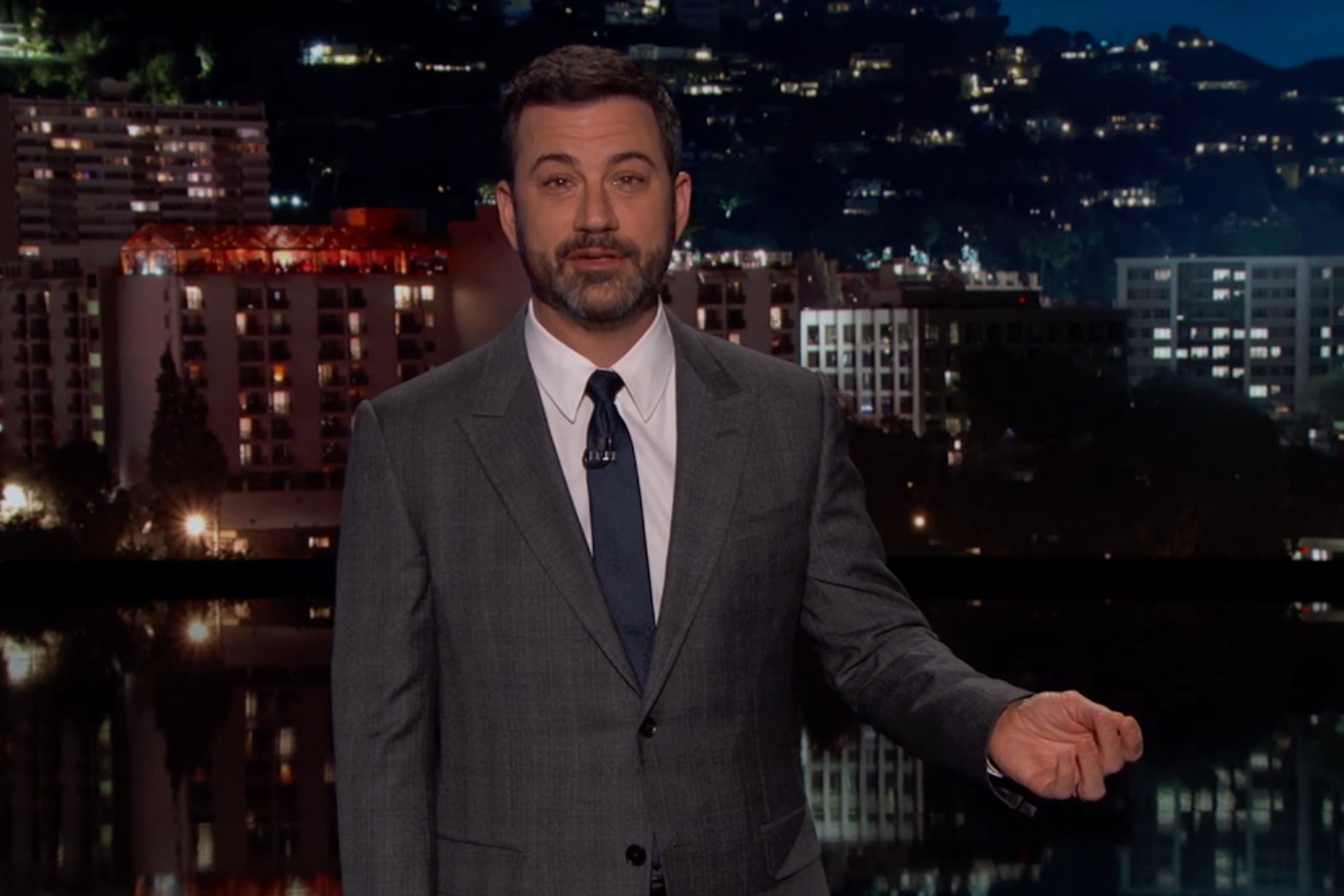 A apresentador Jimmy Kimmel no programa dele, Jimmy Kimmel Live!