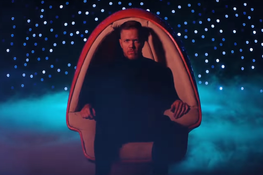 Cena do clipe de "Believer", do Imagine Dragons