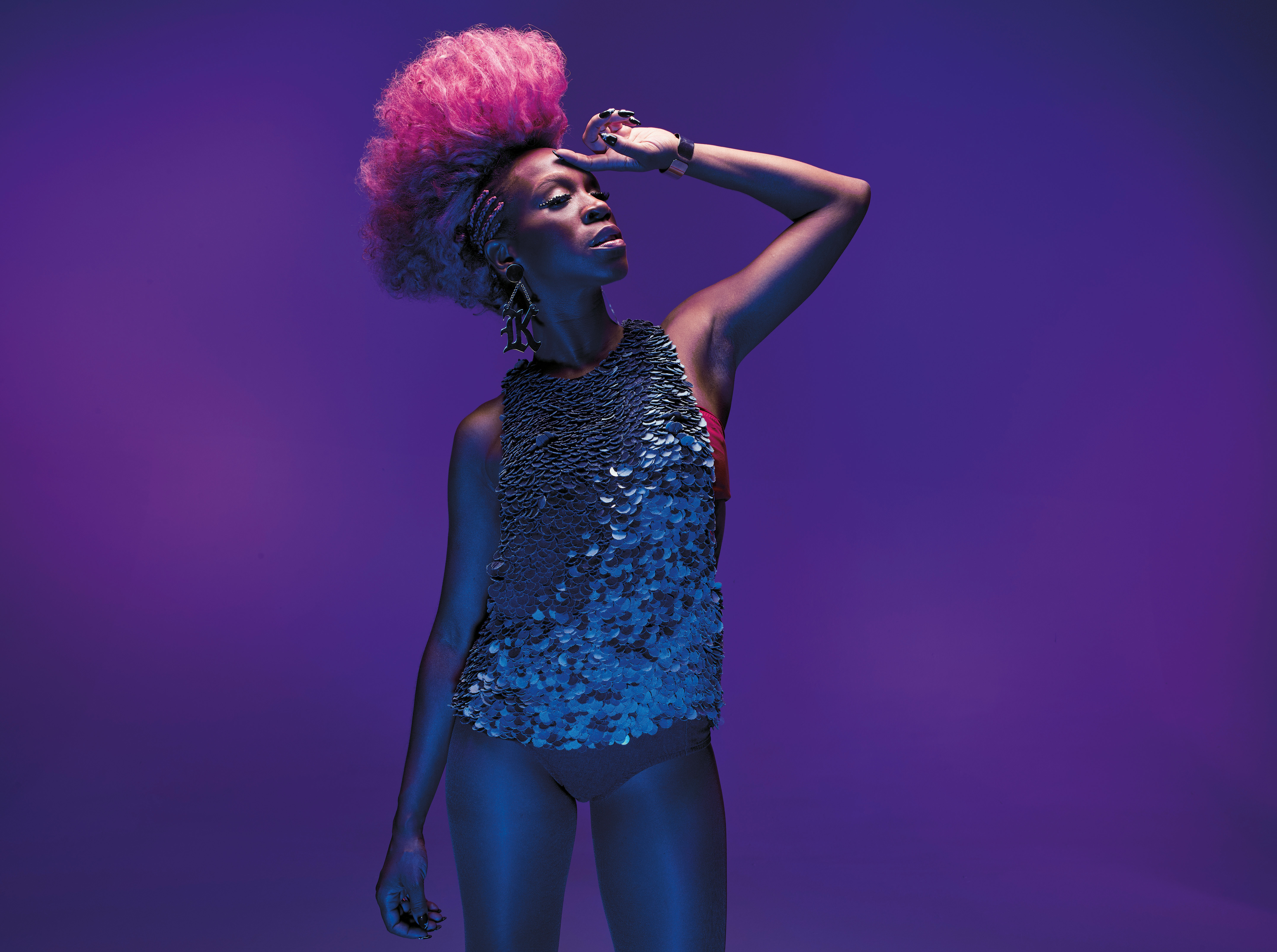 É o poder  Irreverente, sem receio de dizer o que pensa e com coragem para peitar os puristas, Karol Conka alcançou patamares inéditos para uma mulher no rap brasileiro. E ela quer mais.