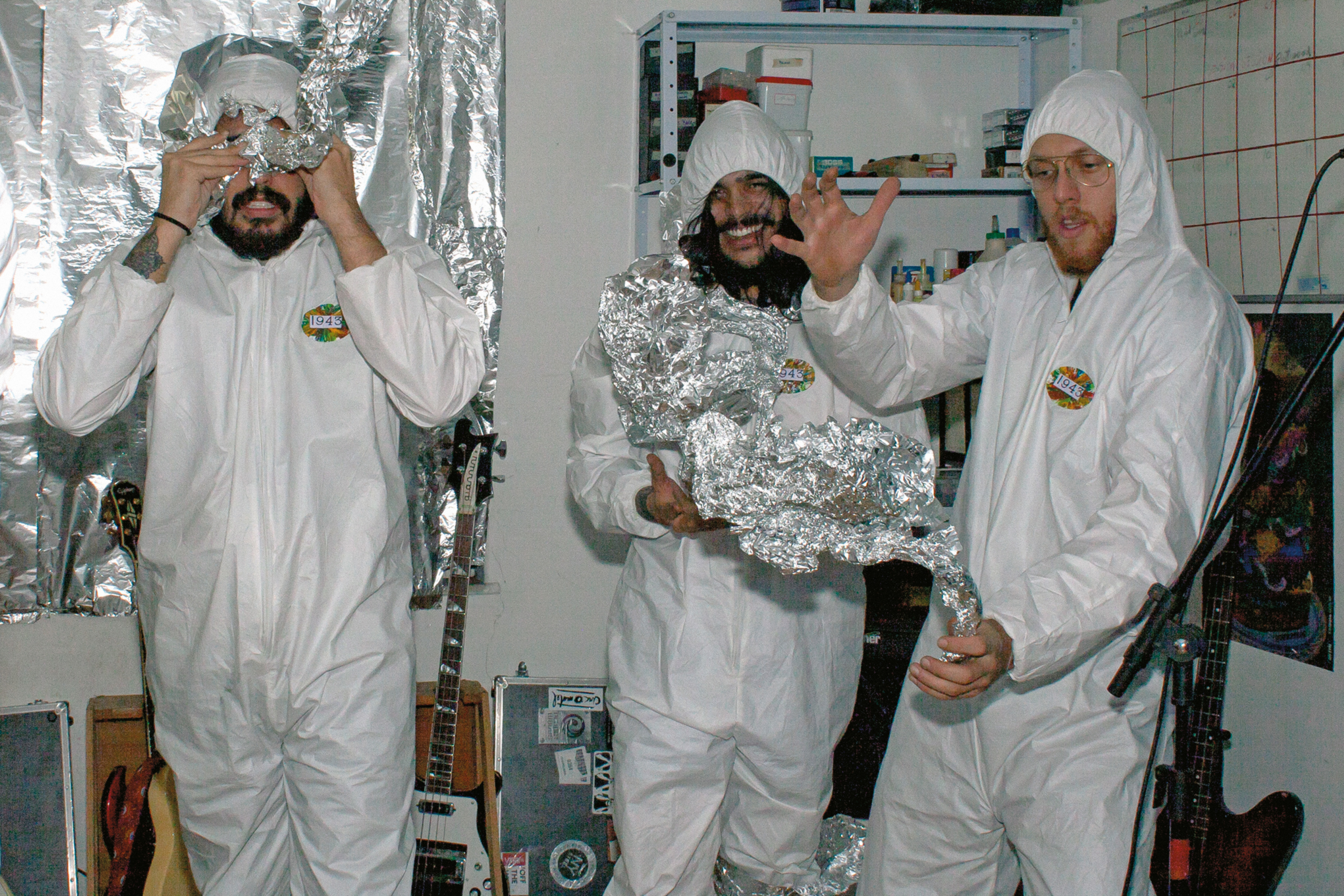 Tarefas para todos  Julito Cavalcante (à esq.) agora divide a criação com os colegas de banda, Diego Xavier e Rafa Bulleto