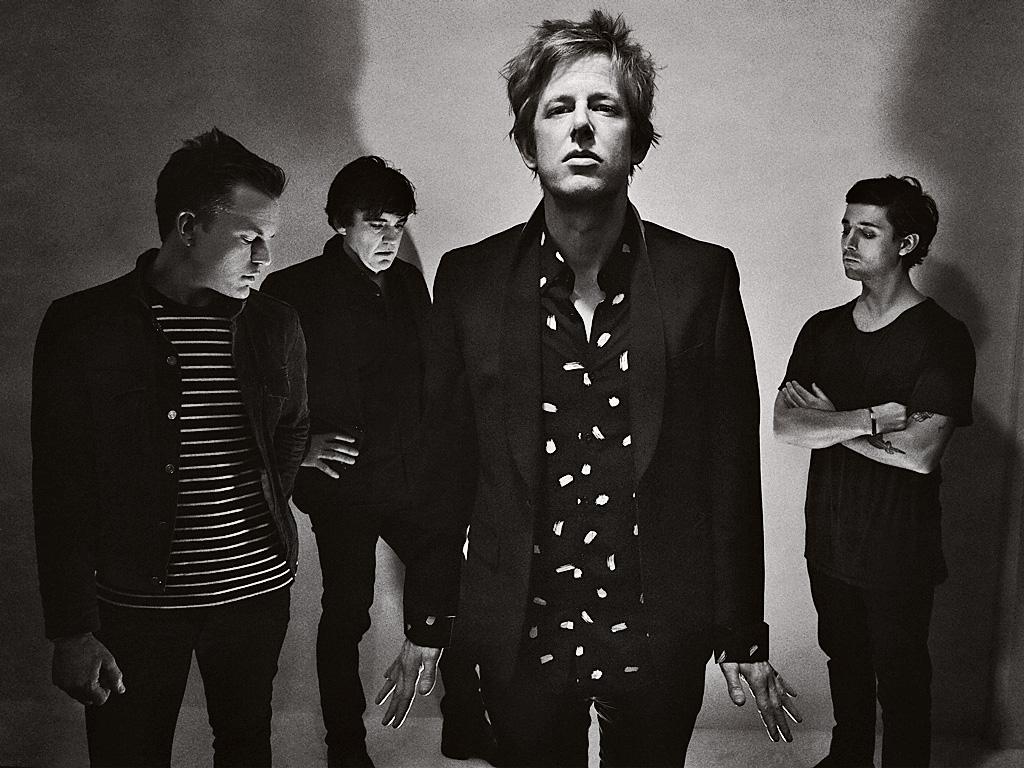 Uma colherada de novidade  Banda parte da música favorita do último álbum para compor o novo