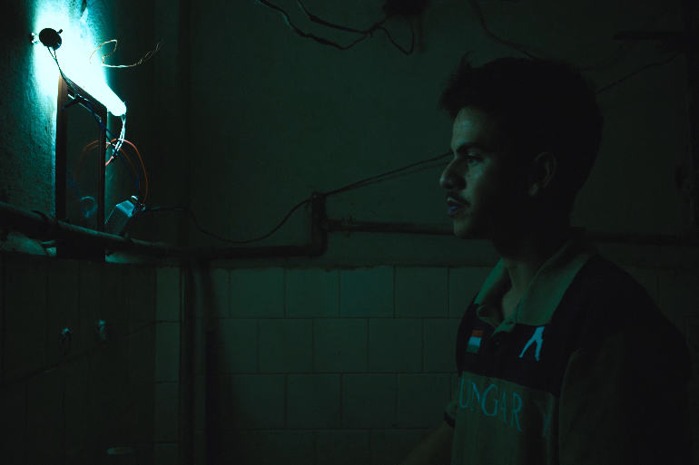 Cena do clipe de "MASTABA", do Aldo the Band