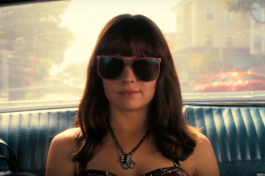 Britt Robertson em Girlboss, série original da Netflix