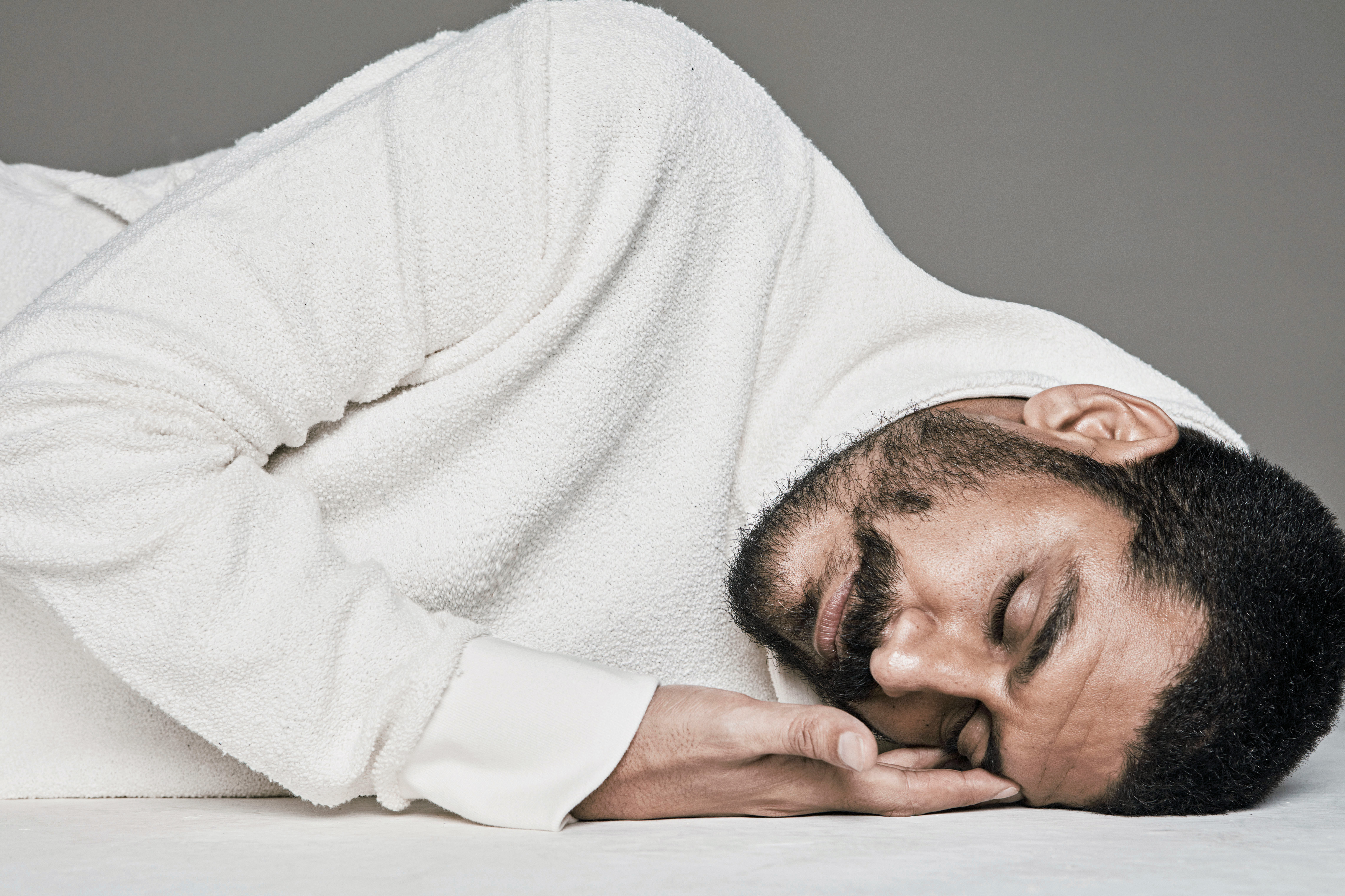 Sonhos de Samba  Sem deixar de lado sua visão de mundo sensível – e por vezes incompreendida –, Criolo troca as picapes pelo cavaquinho em um trabalho dedicado ao mais brasileiro dos gêneros musicais