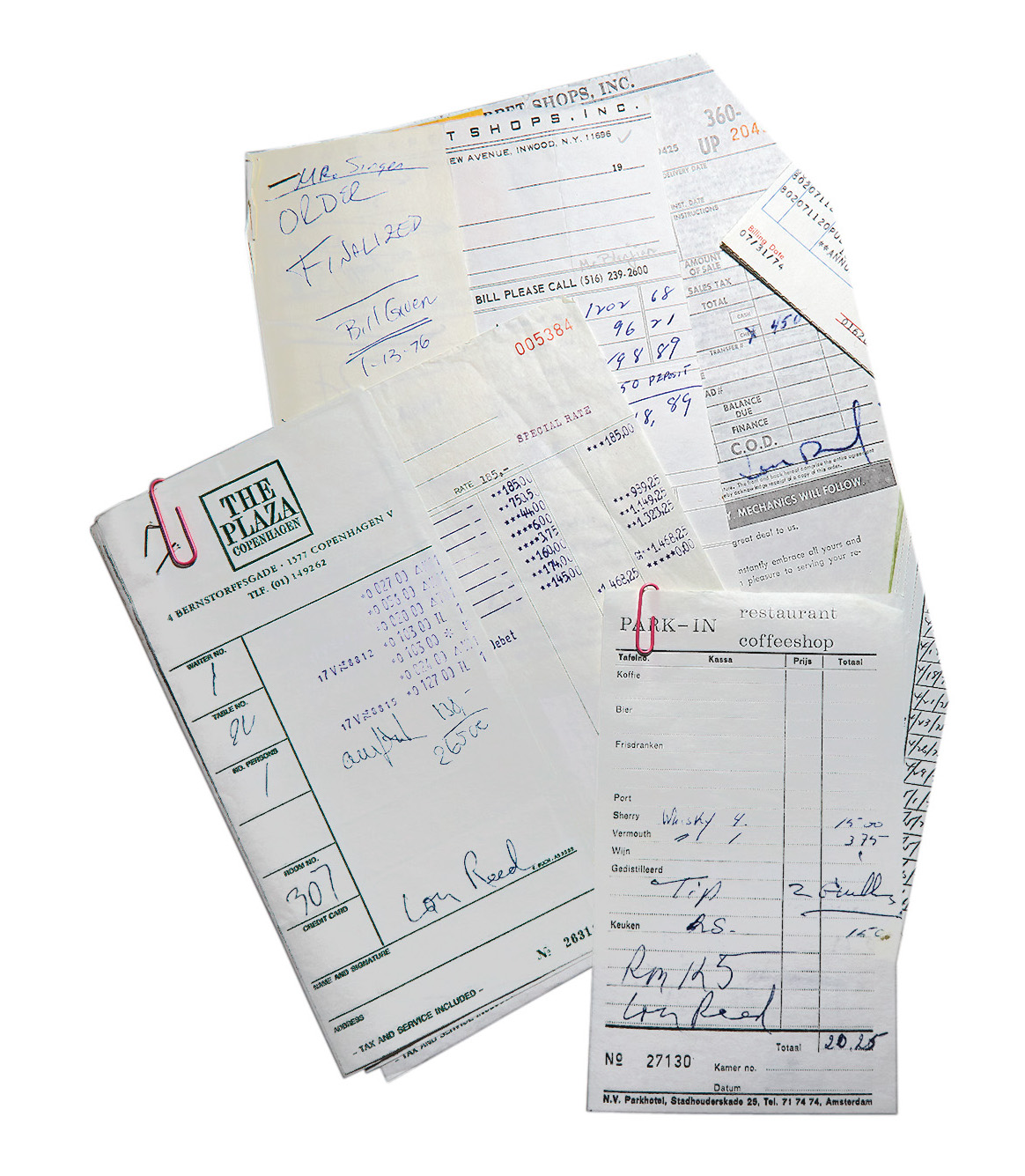 Contas de bares e hotéis de turnês de Reed na Europa em meados dos anos 1970. “Fiquei espantado com tanta coisa guardada”, diz o arquivista Don Fleming. “Mostra muito da vida dele como artista.”