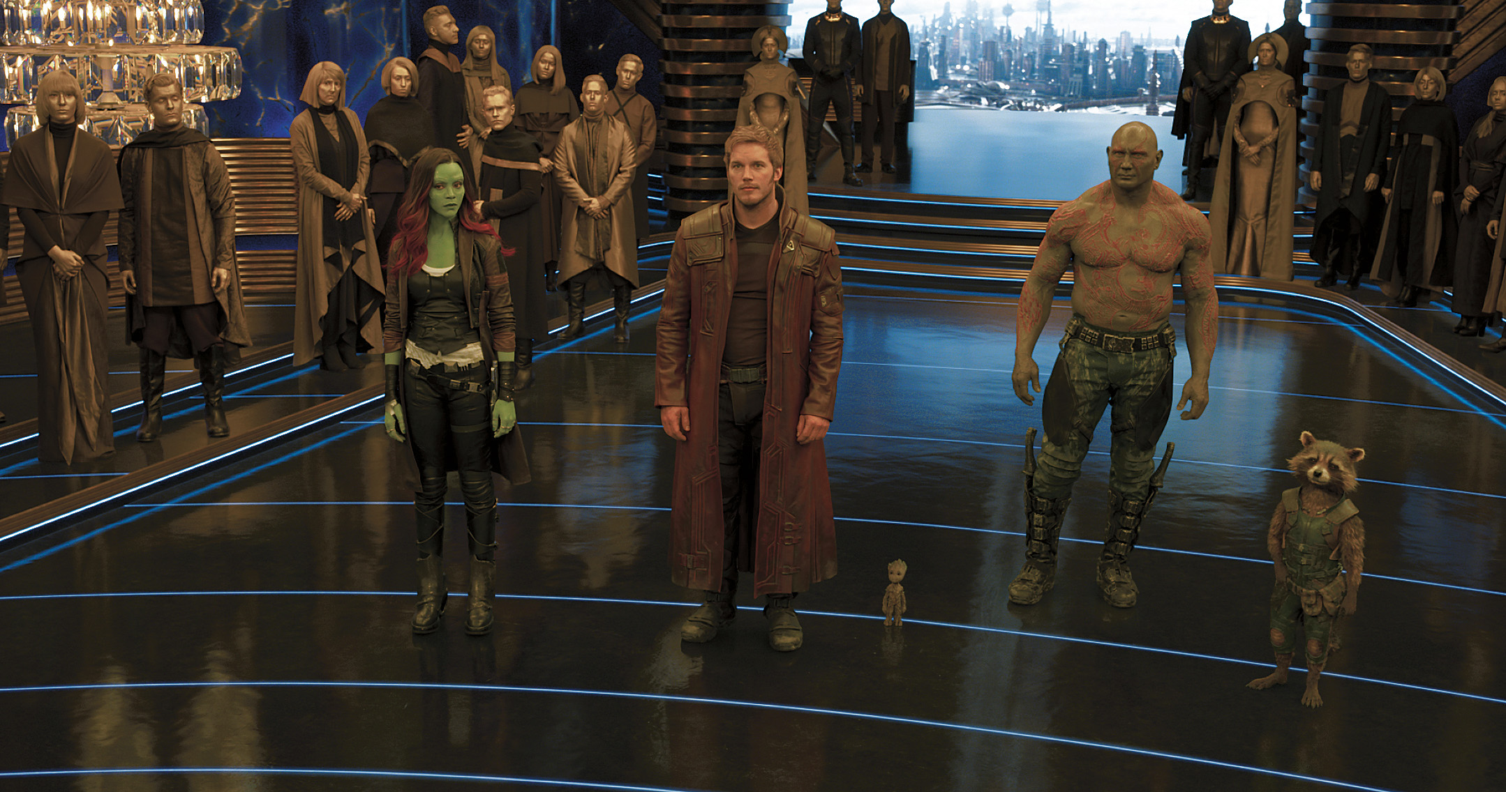 Disfuncionais?  (Da esq. para a dir.) Gamora (Zoe Saldana), Peter (Chris Pratt), Groot, Drax (Dave Bautista) e Rocket em cena de Guardiões da Galáxia Vol. 2