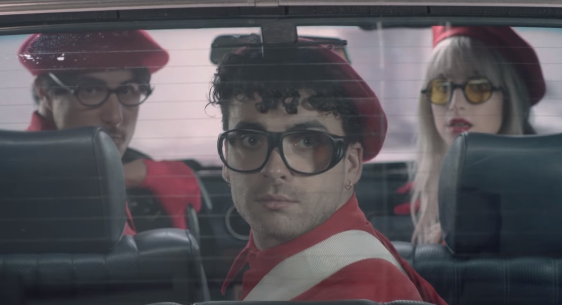 Paramore no clipe de "Told You So"