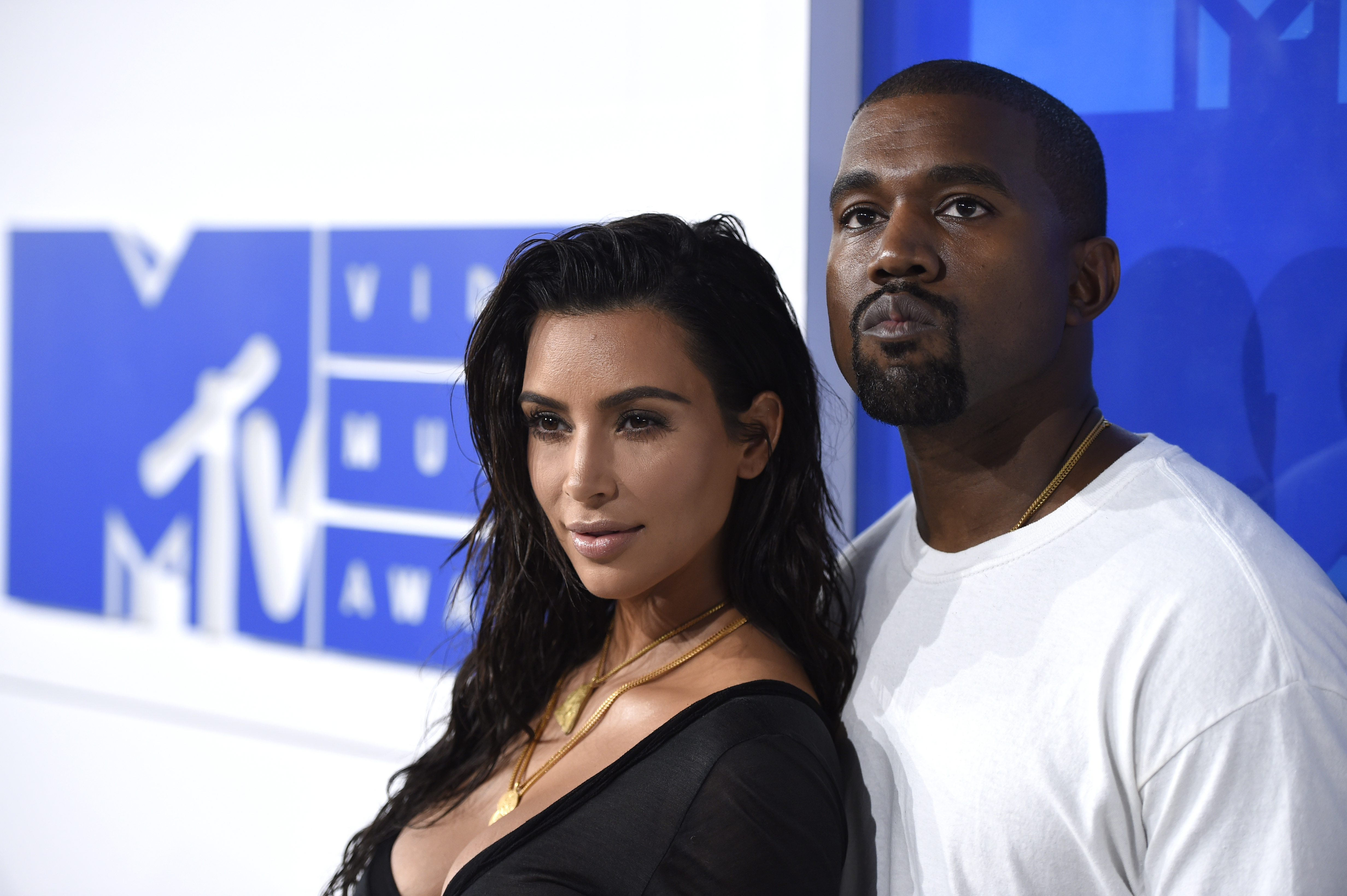 Kim Kardashian e Kanye West na premiação do MTV Music Awards
