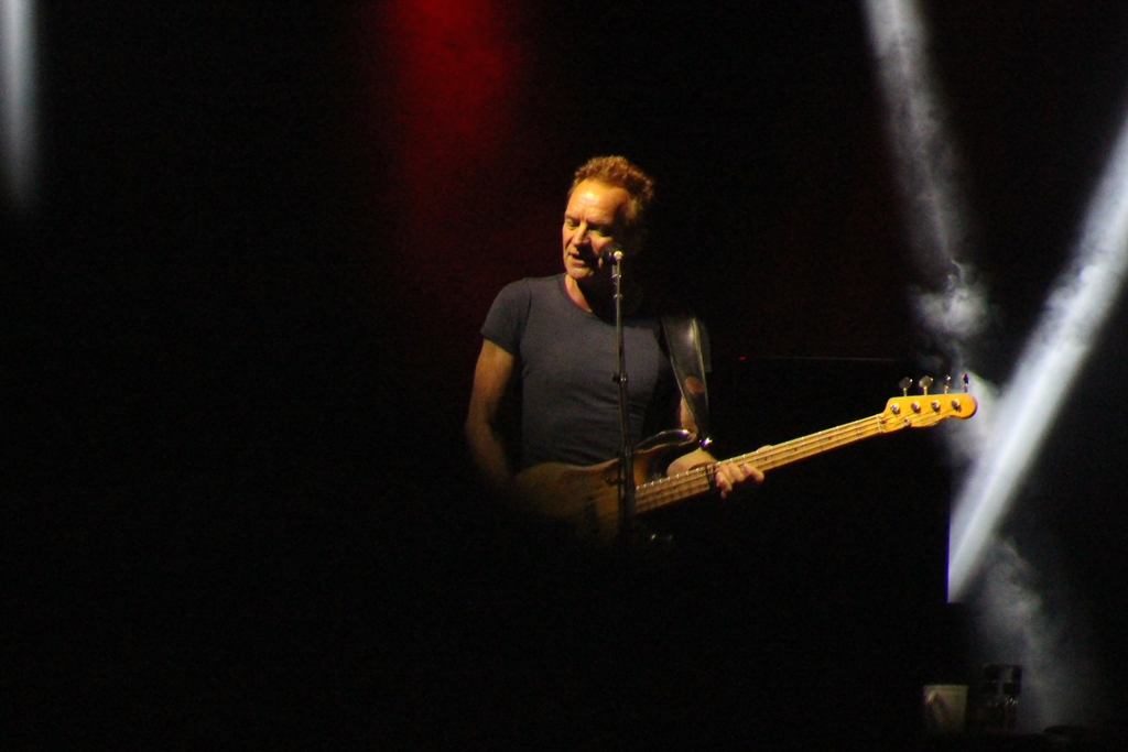 Sting durante apresentação solo no Allianz Parque, em São Paulo